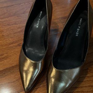 Marc Fisher Gold Pointy-Toed Pumps - Worn Once 7.5 M Women's Shoes